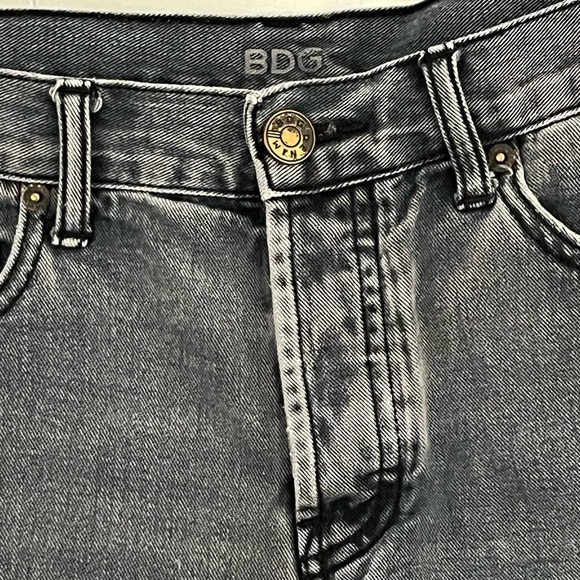 BDG Urban Outfitters Charcoal colored Raw Hem Distressed Denim Shorts Size 32 - Picture 4 of 11